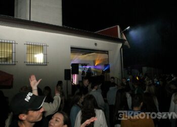 Potańcówka w Chwaliszewie przyciągnęła tłumy. „Takich imprez brakuje w gminie”