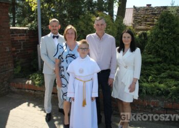 Uroczystość I Komunii Świętej w Kobiernie. 41 dzieci przyjęło sakrament