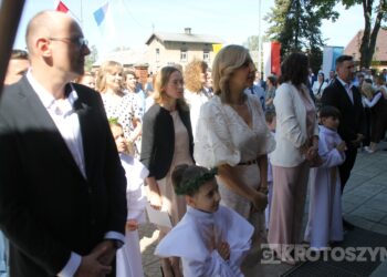 Uroczystość I Komunii Świętej w Kobiernie. 41 dzieci przyjęło sakrament