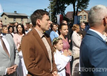 Uroczystość I Komunii Świętej w Kobiernie. 41 dzieci przyjęło sakrament