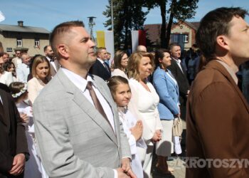 Uroczystość I Komunii Świętej w Kobiernie. 41 dzieci przyjęło sakrament