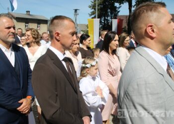 Uroczystość I Komunii Świętej w Kobiernie. 41 dzieci przyjęło sakrament