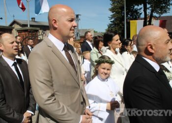 Uroczystość I Komunii Świętej w Kobiernie. 41 dzieci przyjęło sakrament