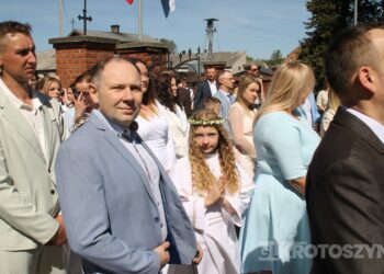 Uroczystość I Komunii Świętej w Kobiernie. 41 dzieci przyjęło sakrament
