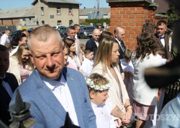 Uroczystość I Komunii Świętej w Kobiernie. 41 dzieci przyjęło sakrament