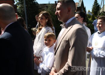 Uroczystość I Komunii Świętej w Kobiernie. 41 dzieci przyjęło sakrament