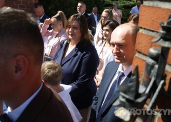 Uroczystość I Komunii Świętej w Kobiernie. 41 dzieci przyjęło sakrament