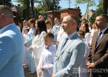 Uroczystość I Komunii Świętej w Kobiernie. 41 dzieci przyjęło sakrament