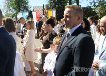 Uroczystość I Komunii Świętej w Kobiernie. 41 dzieci przyjęło sakrament