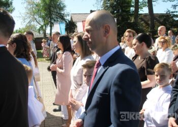 Uroczystość I Komunii Świętej w Kobiernie. 41 dzieci przyjęło sakrament