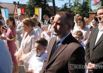 Uroczystość I Komunii Świętej w Kobiernie. 41 dzieci przyjęło sakrament