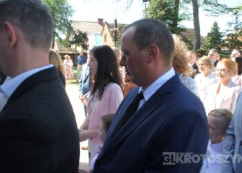 Uroczystość I Komunii Świętej w Kobiernie. 41 dzieci przyjęło sakrament