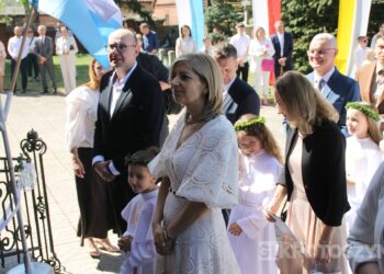 Uroczystość I Komunii Świętej w Kobiernie. 41 dzieci przyjęło sakrament