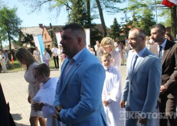 Uroczystość I Komunii Świętej w Kobiernie. 41 dzieci przyjęło sakrament
