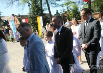 Uroczystość I Komunii Świętej w Kobiernie. 41 dzieci przyjęło sakrament