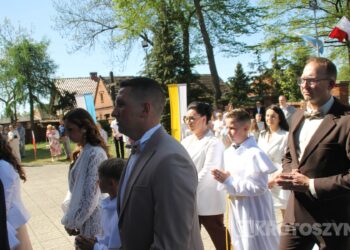 Uroczystość I Komunii Świętej w Kobiernie. 41 dzieci przyjęło sakrament