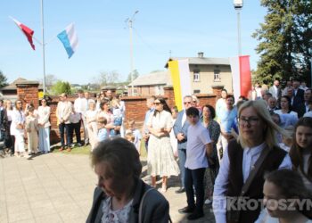 Uroczystość I Komunii Świętej w Kobiernie. 41 dzieci przyjęło sakrament