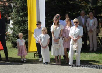 Uroczystość I Komunii Świętej w Kobiernie. 41 dzieci przyjęło sakrament