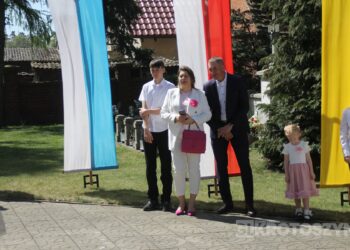 Uroczystość I Komunii Świętej w Kobiernie. 41 dzieci przyjęło sakrament