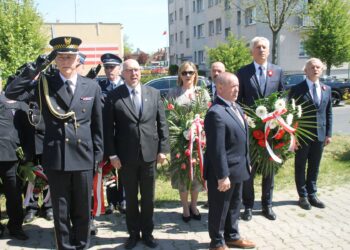 Uroczystości, msza i hołd pod pomnikiem z okazji 235. rocznicy uchwalenia Konstytucji 3 Maja