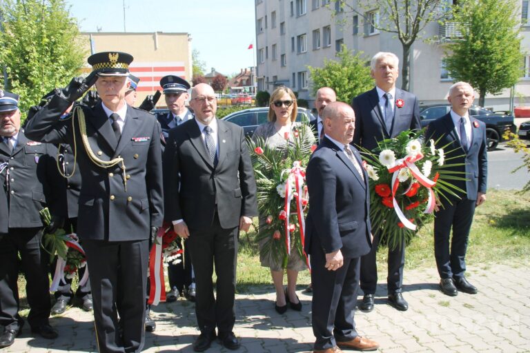 Uroczystości, msza i hołd pod pomnikiem z okazji 235. rocznicy uchwalenia Konstytucji 3 Maja