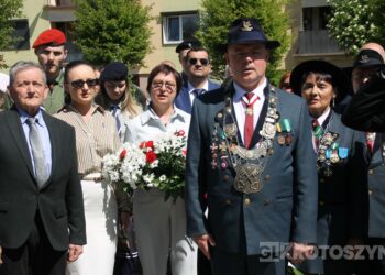 Uroczystości, msza i hołd pod pomnikiem z okazji 235. rocznicy uchwalenia Konstytucji 3 Maja