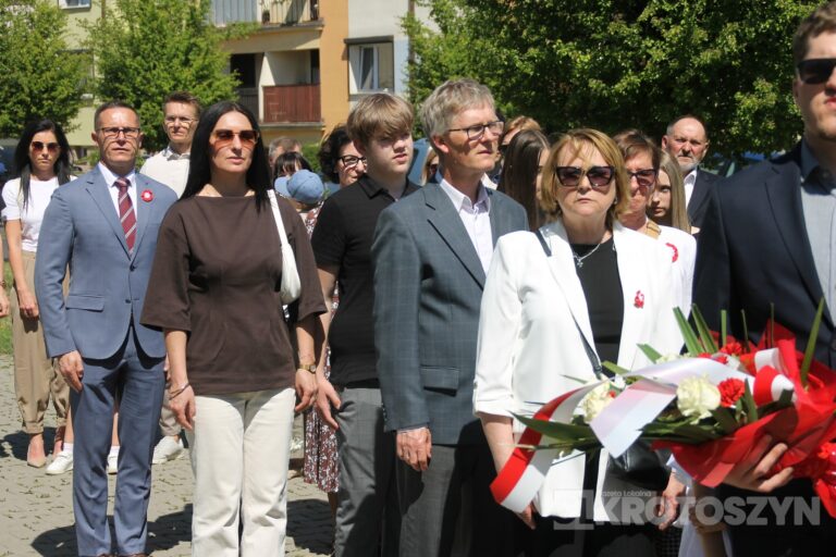 Uroczystości, msza i hołd pod pomnikiem z okazji 235. rocznicy uchwalenia Konstytucji 3 Maja