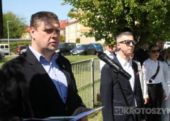 Uroczystości, msza i hołd pod pomnikiem z okazji 235. rocznicy uchwalenia Konstytucji 3 Maja
