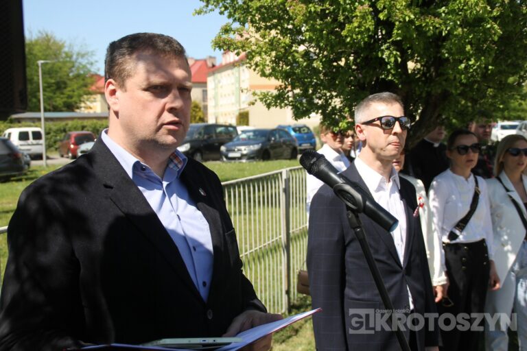 Uroczystości, msza i hołd pod pomnikiem z okazji 235. rocznicy uchwalenia Konstytucji 3 Maja