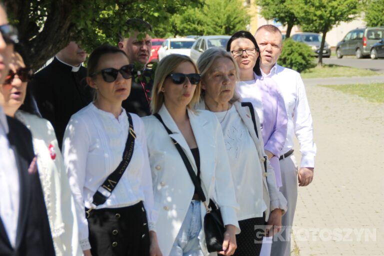 Uroczystości, msza i hołd pod pomnikiem z okazji 235. rocznicy uchwalenia Konstytucji 3 Maja