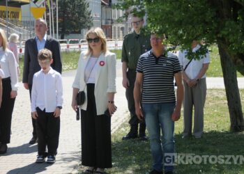 Uroczystości, msza i hołd pod pomnikiem z okazji 235. rocznicy uchwalenia Konstytucji 3 Maja