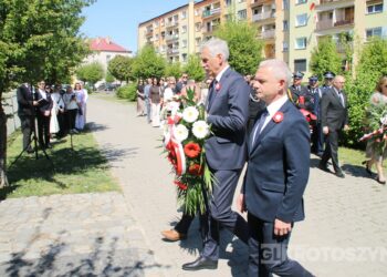Uroczystości, msza i hołd pod pomnikiem z okazji 235. rocznicy uchwalenia Konstytucji 3 Maja