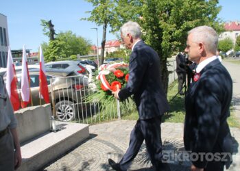 Uroczystości, msza i hołd pod pomnikiem z okazji 235. rocznicy uchwalenia Konstytucji 3 Maja