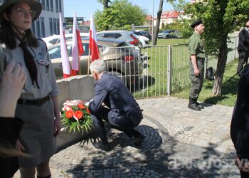 Uroczystości, msza i hołd pod pomnikiem z okazji 235. rocznicy uchwalenia Konstytucji 3 Maja