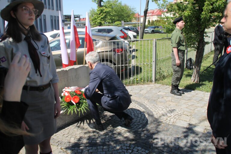 Uroczystości, msza i hołd pod pomnikiem z okazji 235. rocznicy uchwalenia Konstytucji 3 Maja