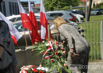 Uroczystości, msza i hołd pod pomnikiem z okazji 235. rocznicy uchwalenia Konstytucji 3 Maja