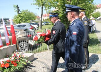 Uroczystości, msza i hołd pod pomnikiem z okazji 235. rocznicy uchwalenia Konstytucji 3 Maja