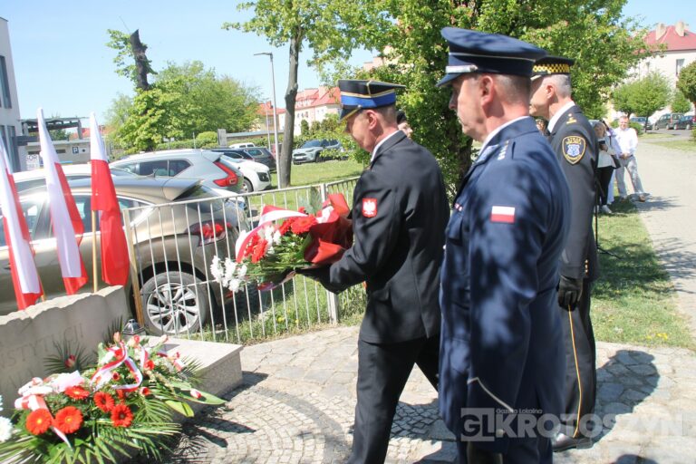 Uroczystości, msza i hołd pod pomnikiem z okazji 235. rocznicy uchwalenia Konstytucji 3 Maja