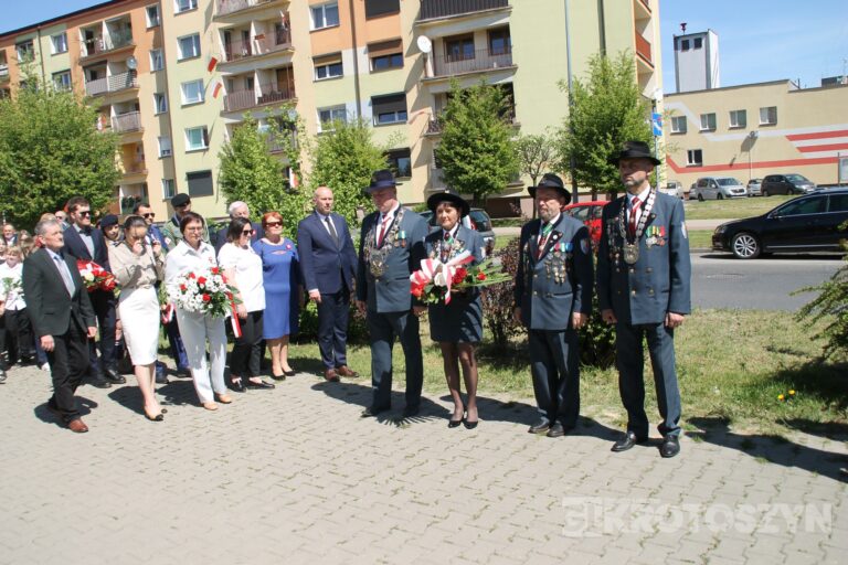 Uroczystości, msza i hołd pod pomnikiem z okazji 235. rocznicy uchwalenia Konstytucji 3 Maja