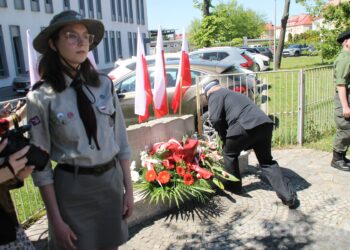 Uroczystości, msza i hołd pod pomnikiem z okazji 235. rocznicy uchwalenia Konstytucji 3 Maja