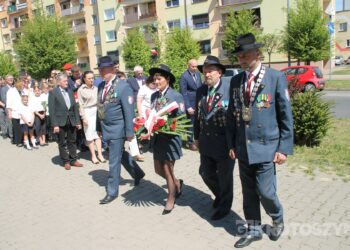 Uroczystości, msza i hołd pod pomnikiem z okazji 235. rocznicy uchwalenia Konstytucji 3 Maja