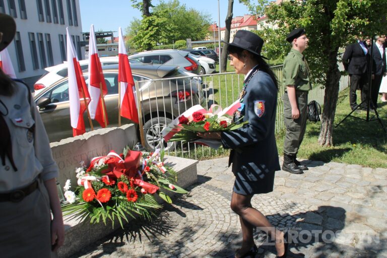 Uroczystości, msza i hołd pod pomnikiem z okazji 235. rocznicy uchwalenia Konstytucji 3 Maja
