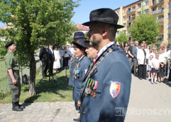 Uroczystości, msza i hołd pod pomnikiem z okazji 235. rocznicy uchwalenia Konstytucji 3 Maja