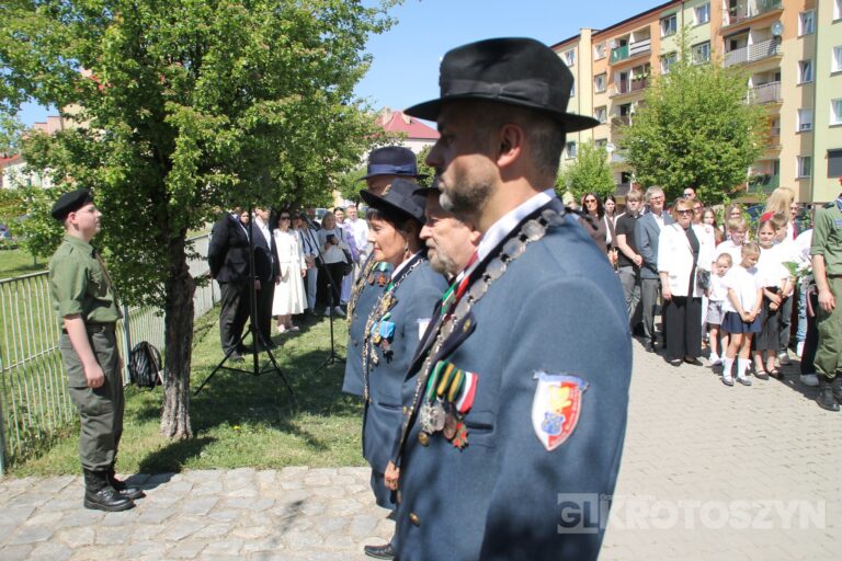 Uroczystości, msza i hołd pod pomnikiem z okazji 235. rocznicy uchwalenia Konstytucji 3 Maja