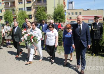Uroczystości, msza i hołd pod pomnikiem z okazji 235. rocznicy uchwalenia Konstytucji 3 Maja