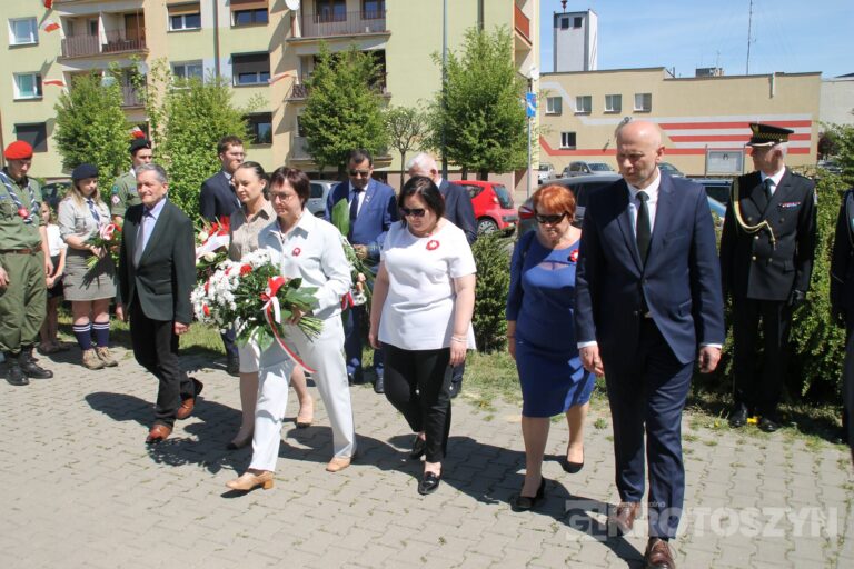 Uroczystości, msza i hołd pod pomnikiem z okazji 235. rocznicy uchwalenia Konstytucji 3 Maja