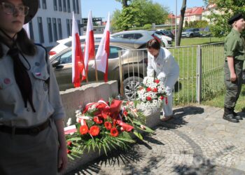 Uroczystości, msza i hołd pod pomnikiem z okazji 235. rocznicy uchwalenia Konstytucji 3 Maja