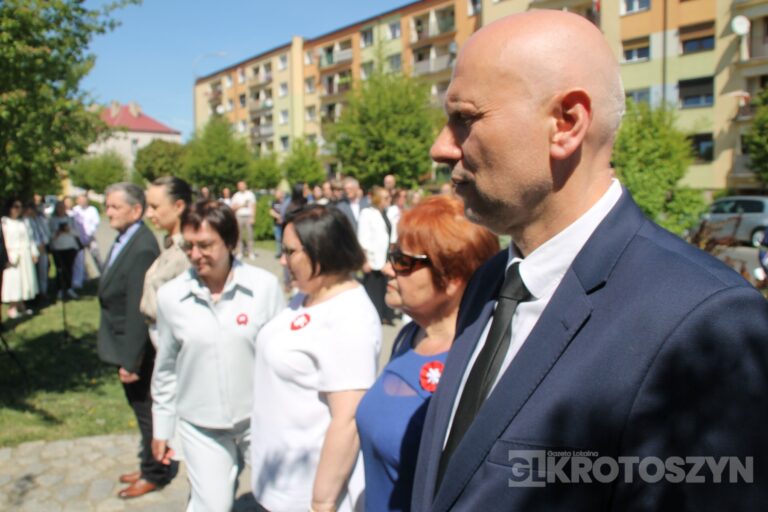 Uroczystości, msza i hołd pod pomnikiem z okazji 235. rocznicy uchwalenia Konstytucji 3 Maja