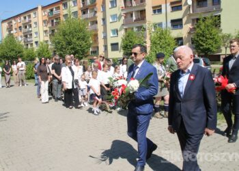 Uroczystości, msza i hołd pod pomnikiem z okazji 235. rocznicy uchwalenia Konstytucji 3 Maja