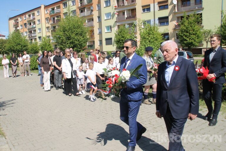 Uroczystości, msza i hołd pod pomnikiem z okazji 235. rocznicy uchwalenia Konstytucji 3 Maja